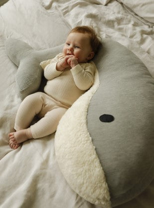 Nanami borstvoedingskussen walvis