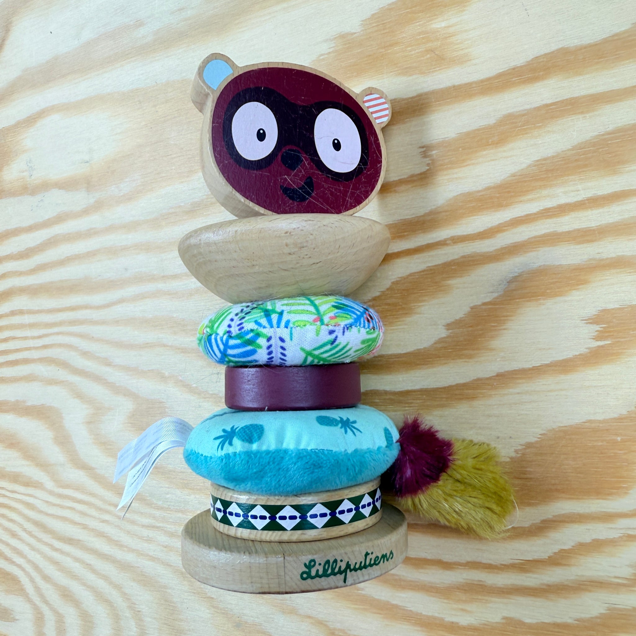 Lilliputiens: george stapelpiramide