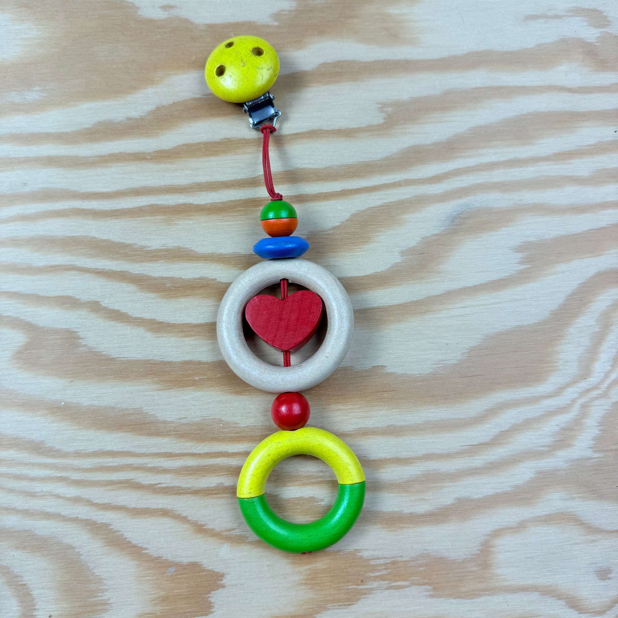 gekleurd speeltje voor op kledij