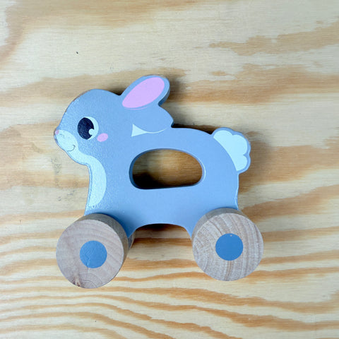 houten konijn op wielen