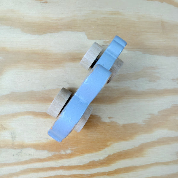 houten konijn op wielen