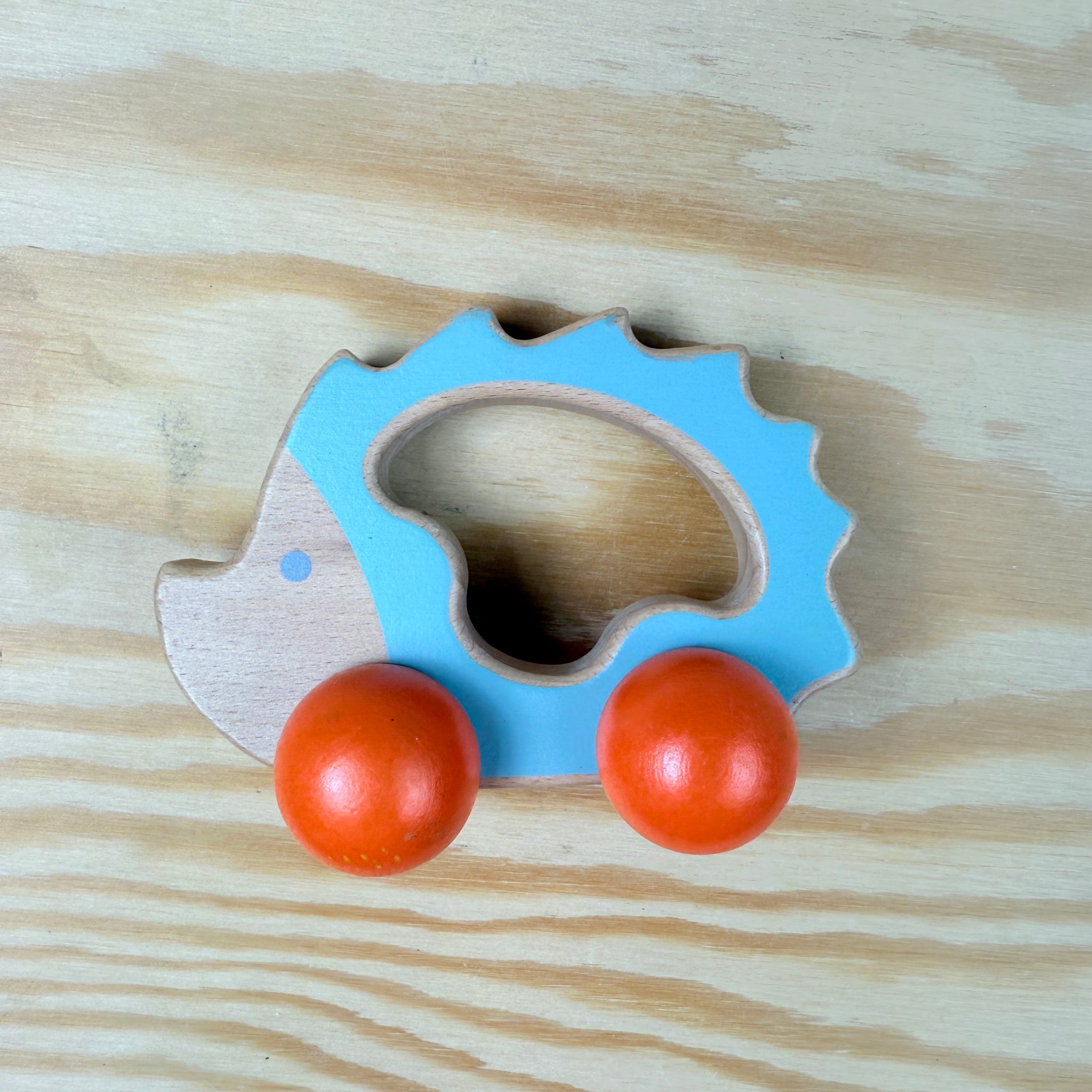 houten egeltje op wielen