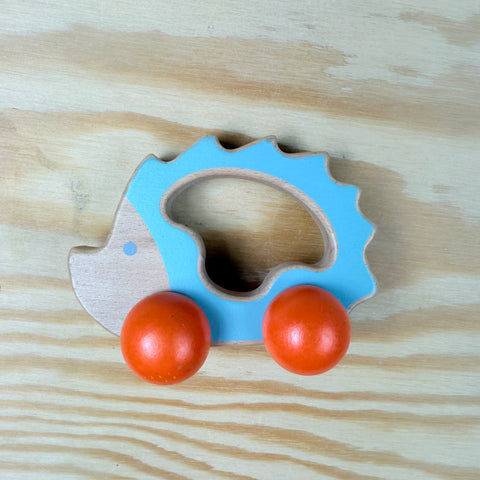 houten egeltje op wielen