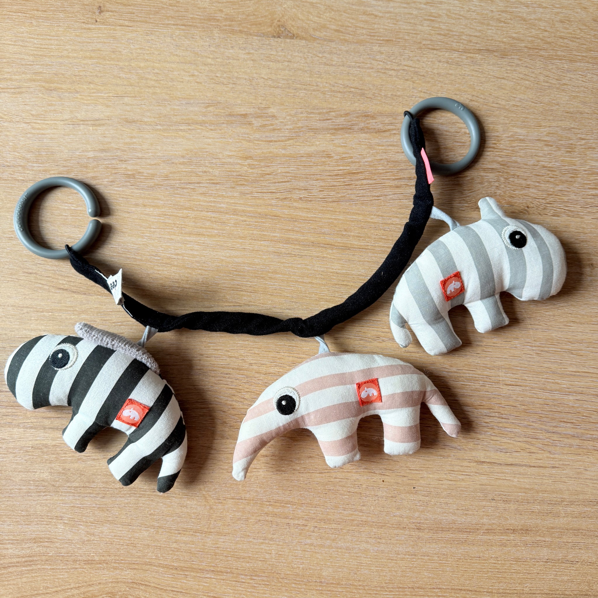 Done by deer: wagenspannen- speeltje maxicosi/buggy dieren