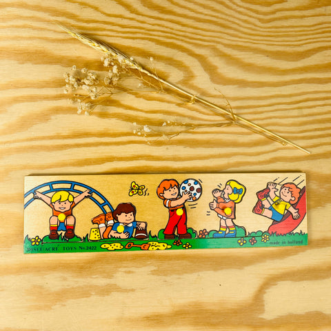 retro puzzel spelende kinderen