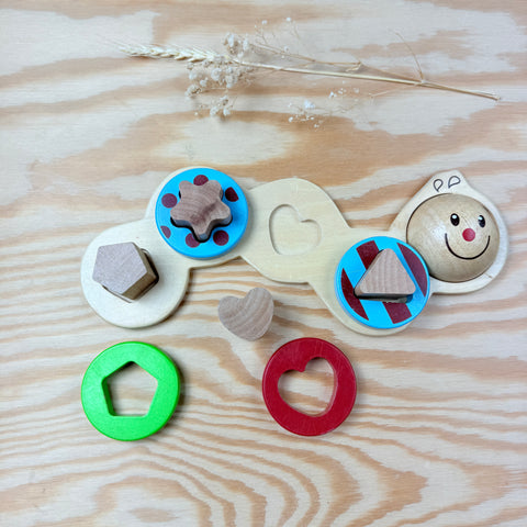 houten puzzel rups met vormen