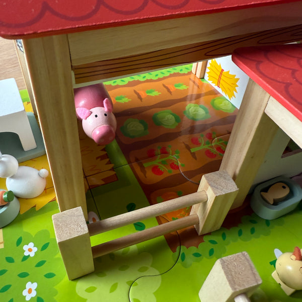 houten boerderij met uitbreiding van kippenhok,konijnenkot en hondenhok