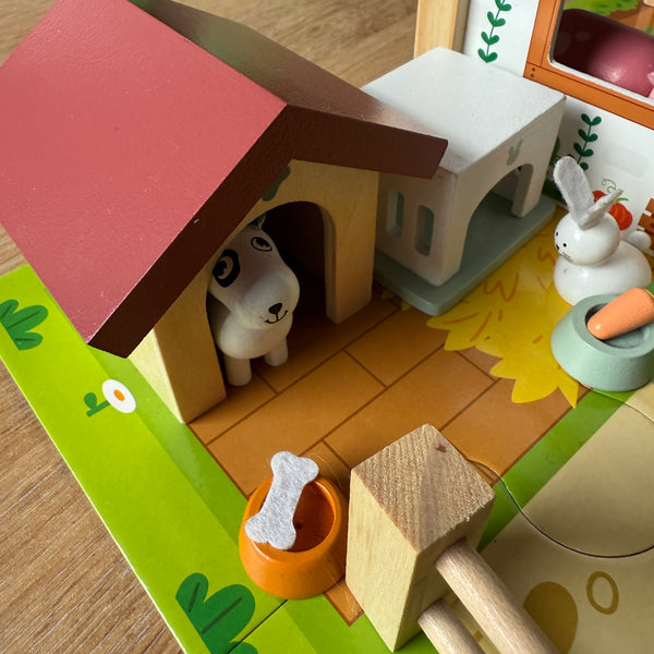 houten boerderij met uitbreiding van kippenhok,konijnenkot en hondenhok