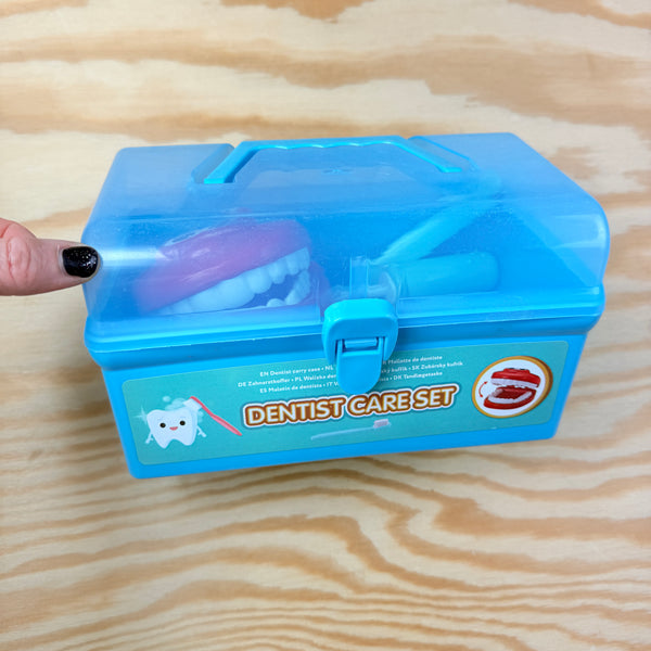 tandartskoffer met verschillende accessoires
