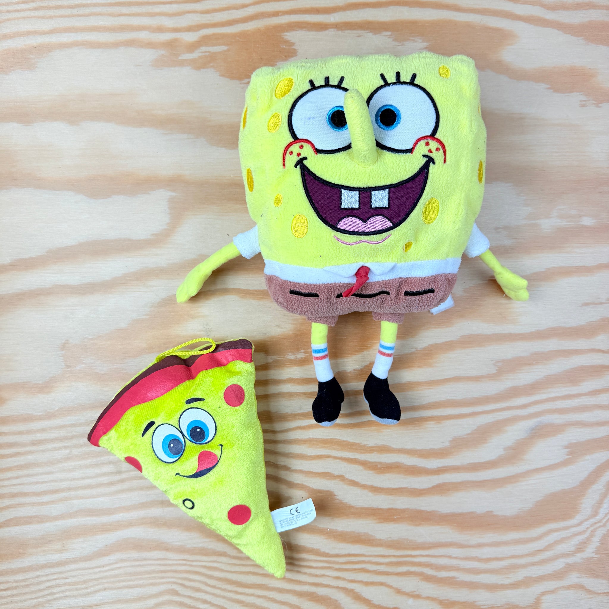 knuffel Spongebob en pizza