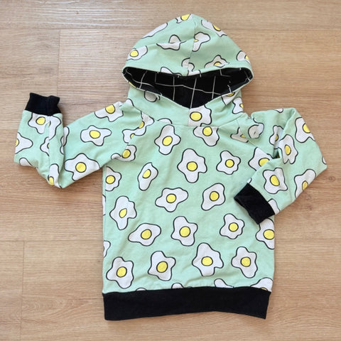 Eva Mouton: trui met kap eitjes, maat 104