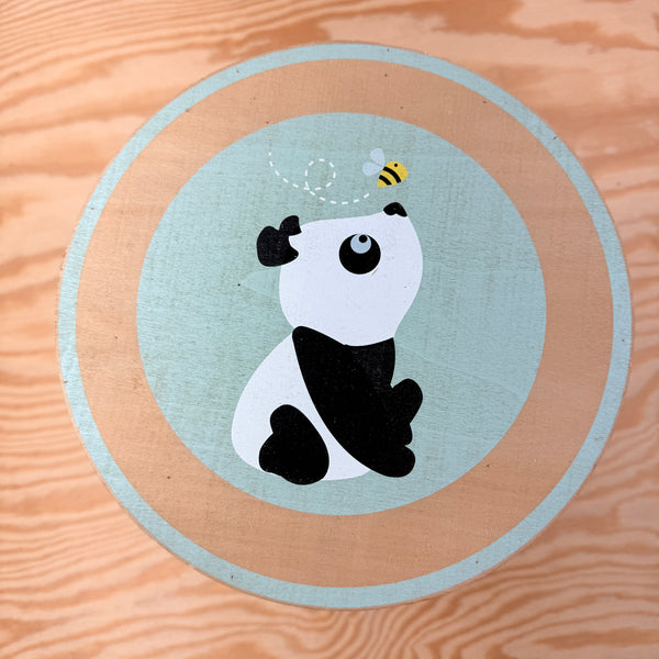 kinderkamerdecoratie panda: houten stoeltje en hanger