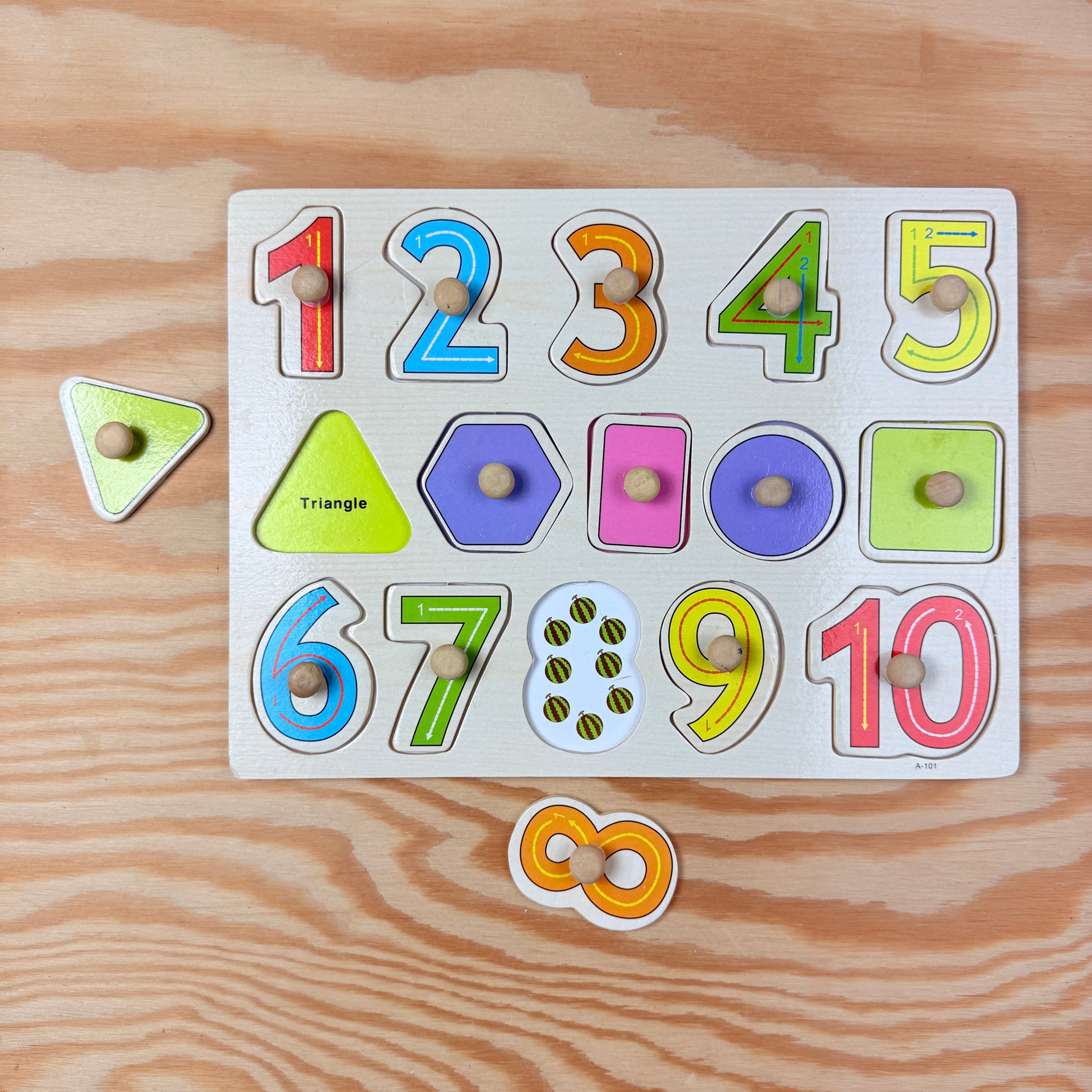 houten puzzel cijfers en vormen