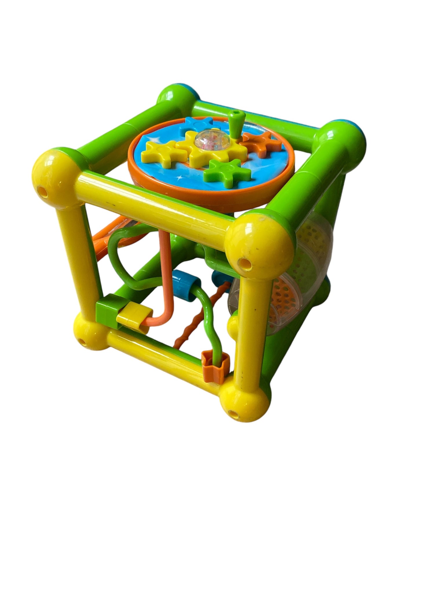 grote activiteitenkubus met veel speelmogelijkheden