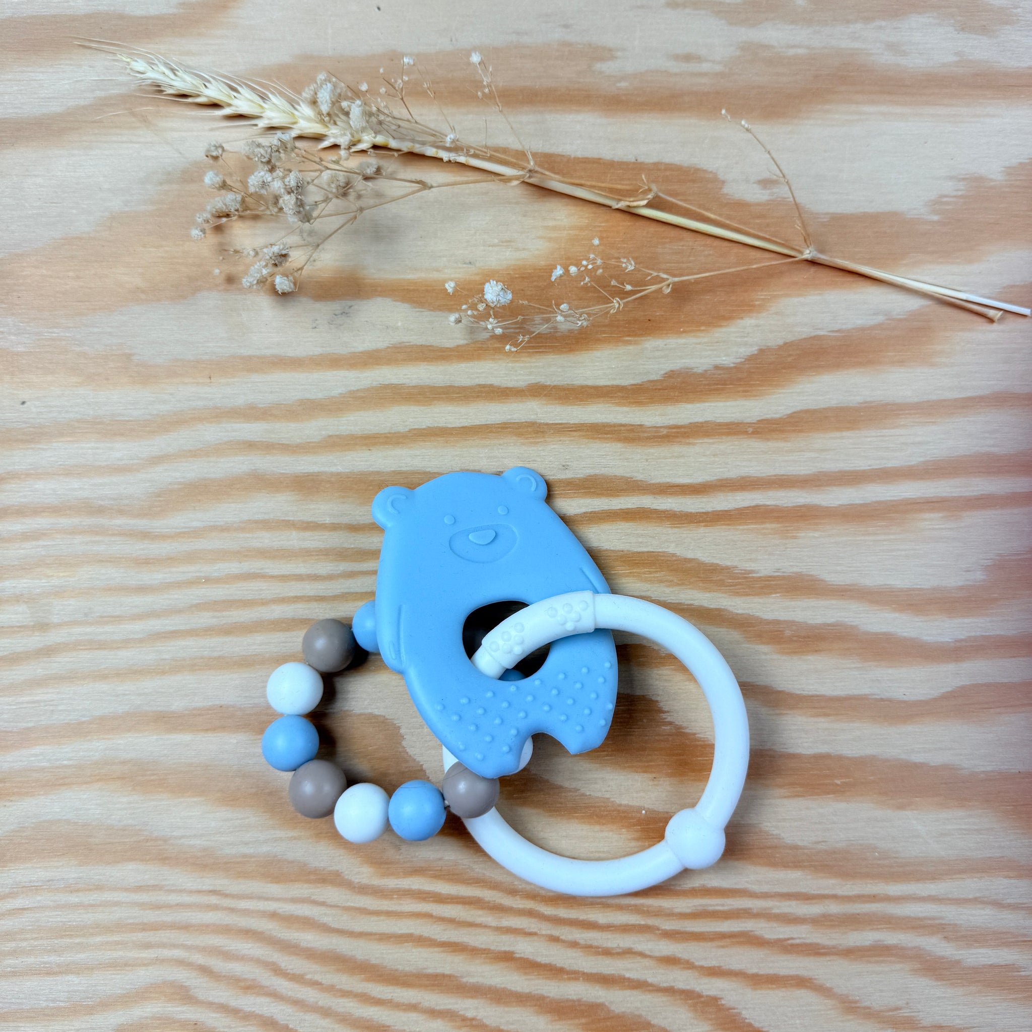 bijtring met beer en kralen