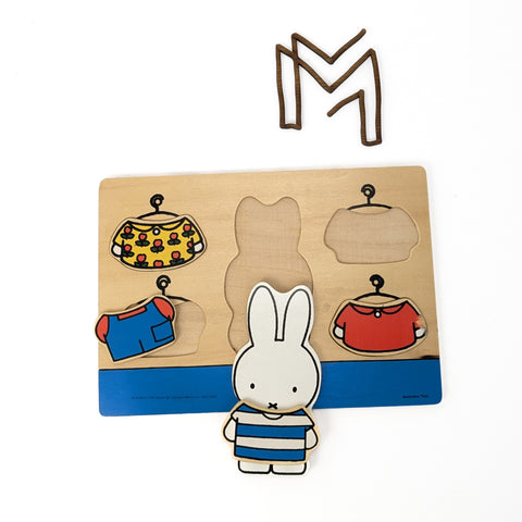 Houten legpuzzel aankleden Nijntje