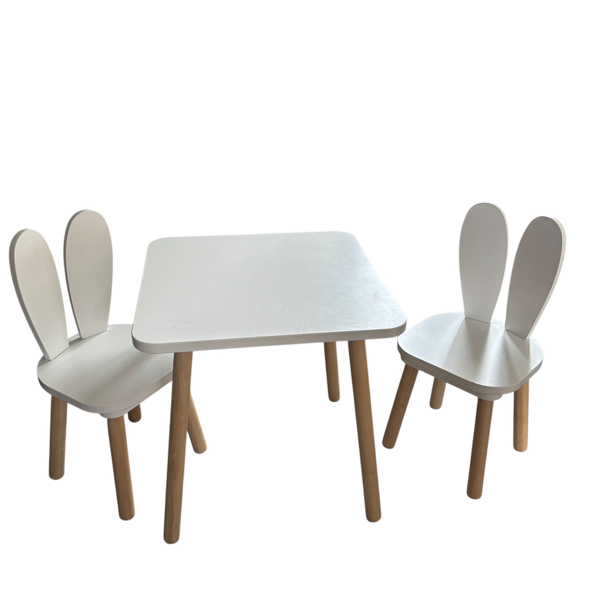 Petite Amélie kindertafel met twee stoeltjes met konijnenoren (enkel ophalen)