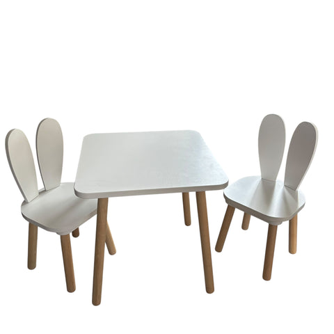 Petite Amélie kindertafel met twee stoeltjes met konijnenoren (enkel ophalen)