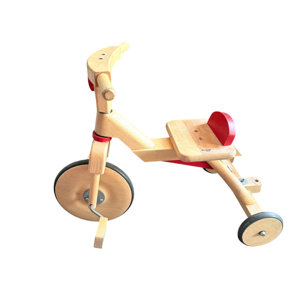 houten driewieler met rode details Jaspers Toys (enkel ophalen)