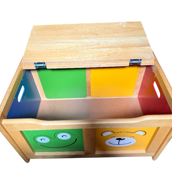 houten speelgoedkist met diertjes